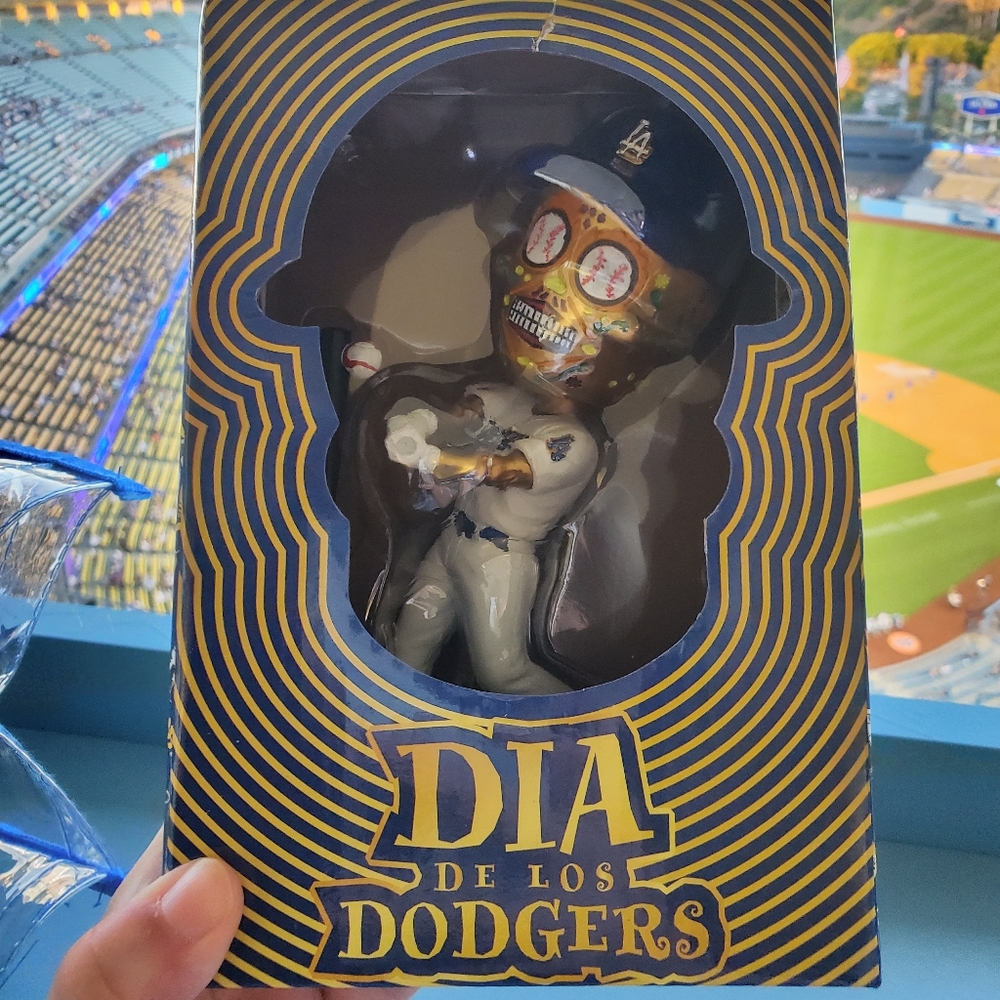 Dia De Los Dodgers Bobblehead White Gold 2022